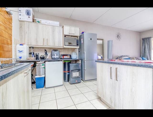 2 BEDROOM APARTMENT RENTED IN WILGEHEUWEL
